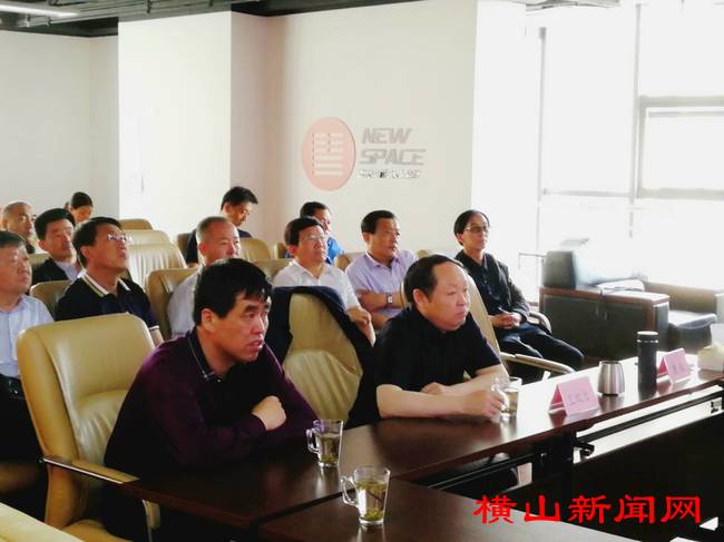 王效力率团在大程创新空间参观考察